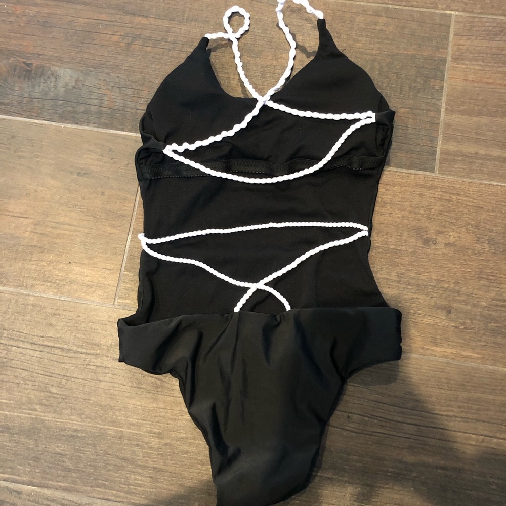 Bathing suit - Picture 3 of 4
